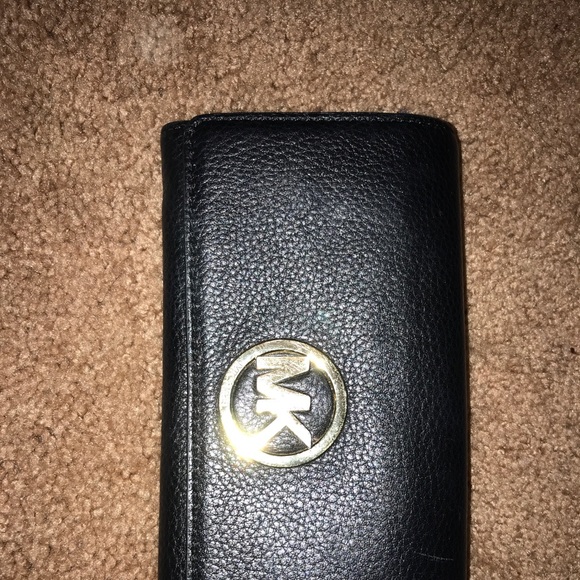 Micheal Kors wallet - Picture 2 of 4